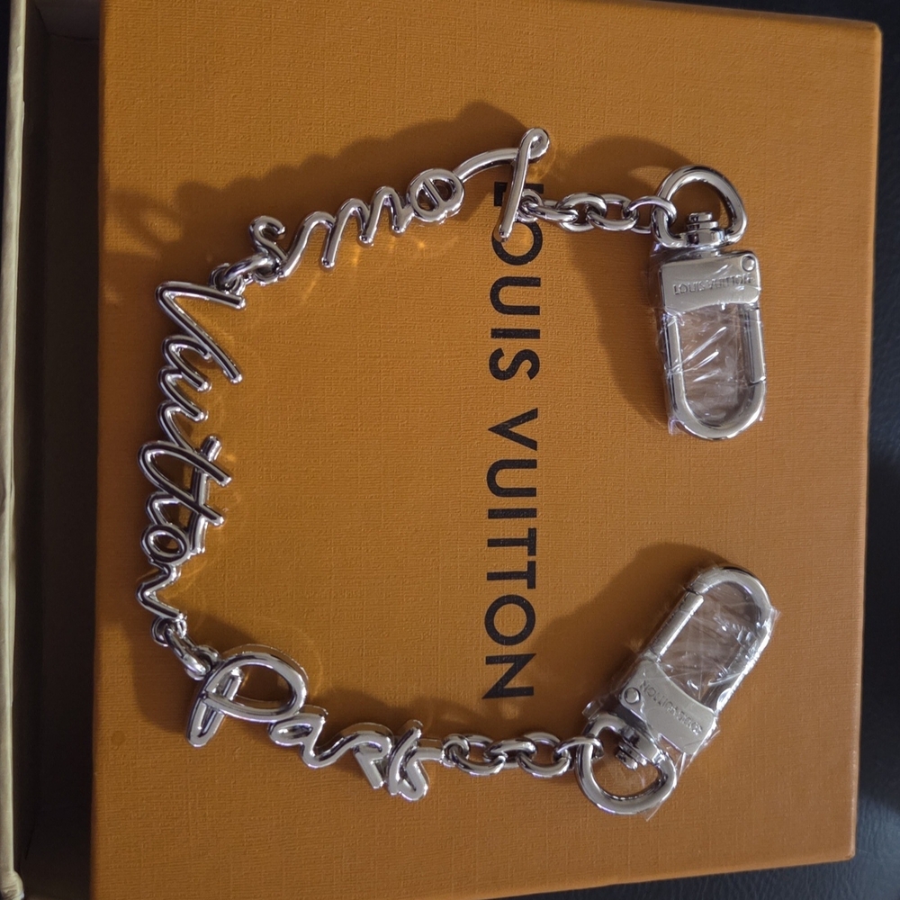 Louis Vuitton Silver Script Charm - Picture 4 of 5